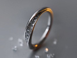 С бриллиантами